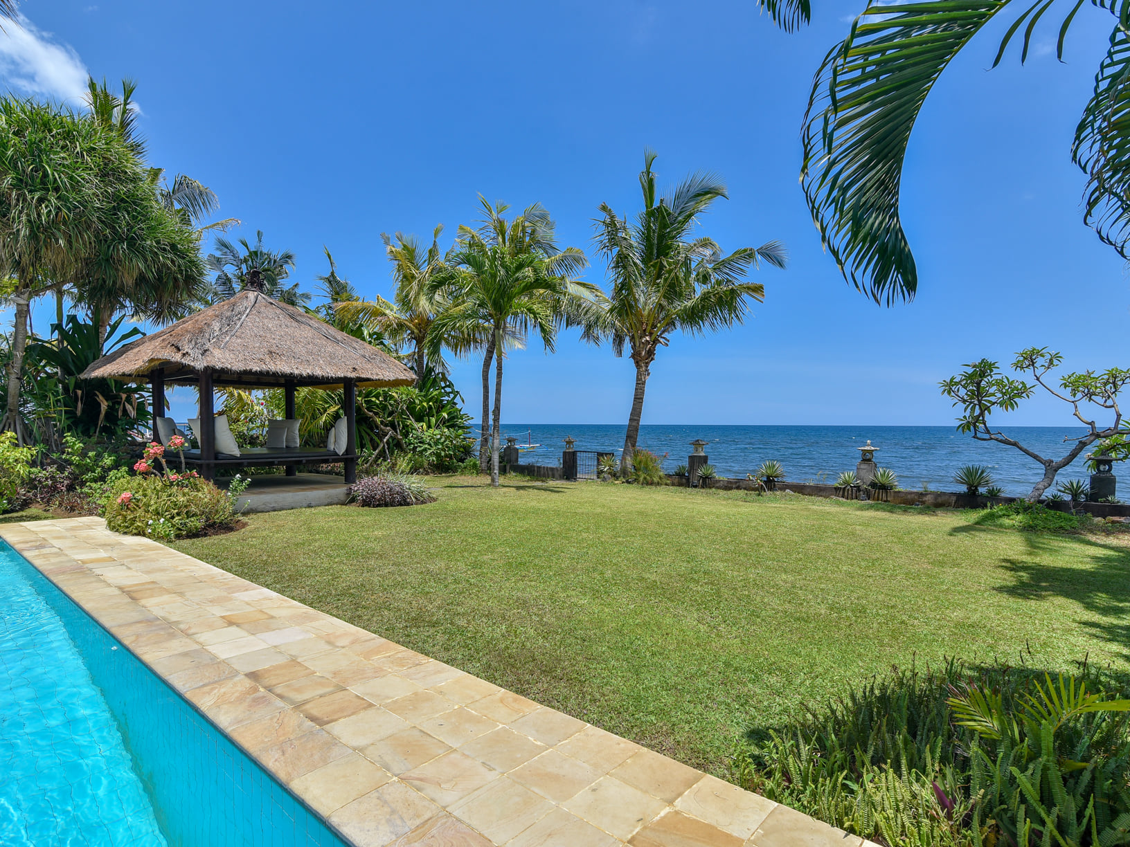 Villa Pinggir Pantai dijual di Singaraja