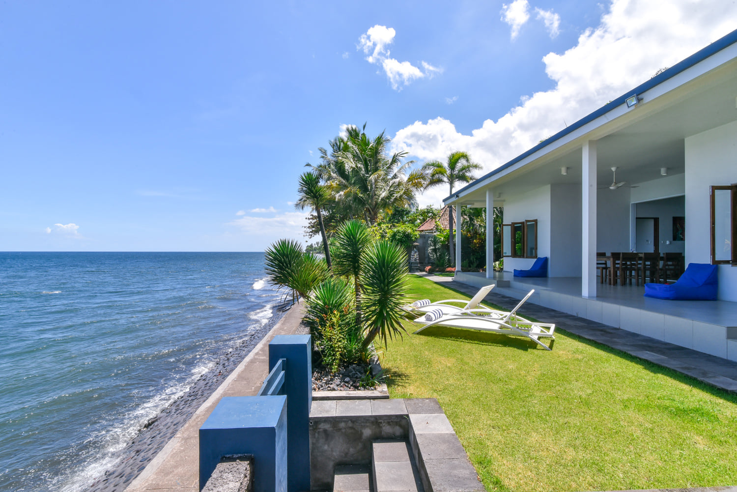 Villa Pinggir Pantai dijual di Singaraja