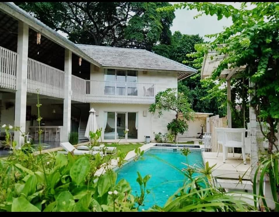 Villa dijual di Kerobokan Bali